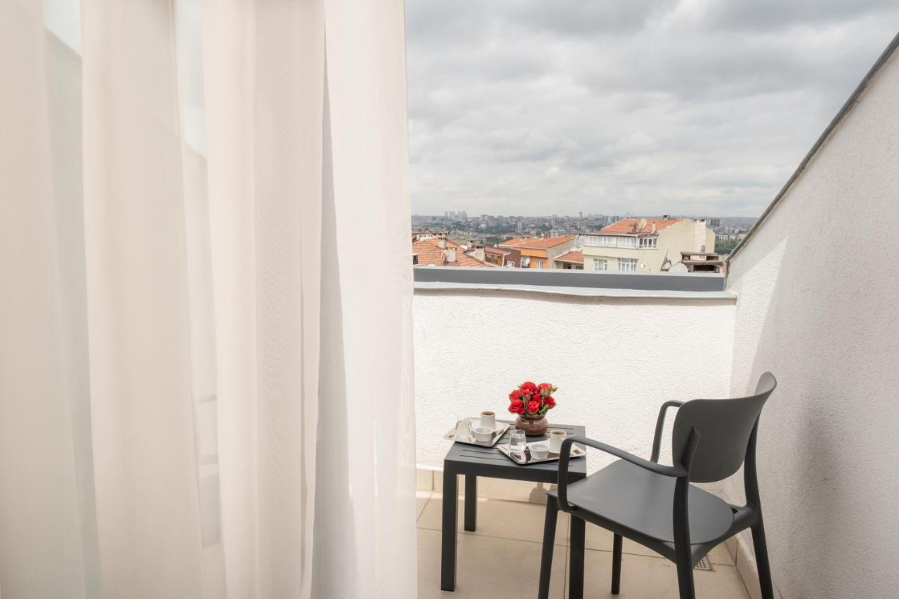 Elm Aparthotel 2*