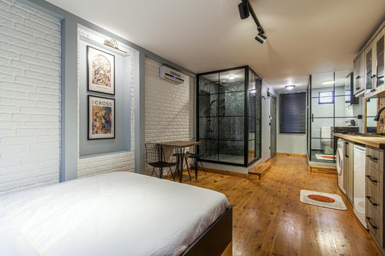 Chic Studio Flat Close To Kennedy Avenue In Fatih