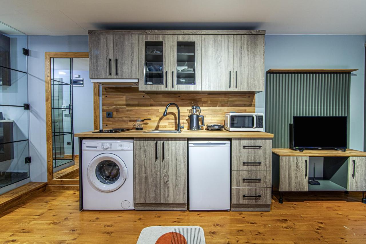 Chic Studio Flat Close To Kennedy Avenue In Fatih Apartment *