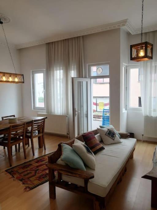 Bright, Peaceful House In Balat Apartment
