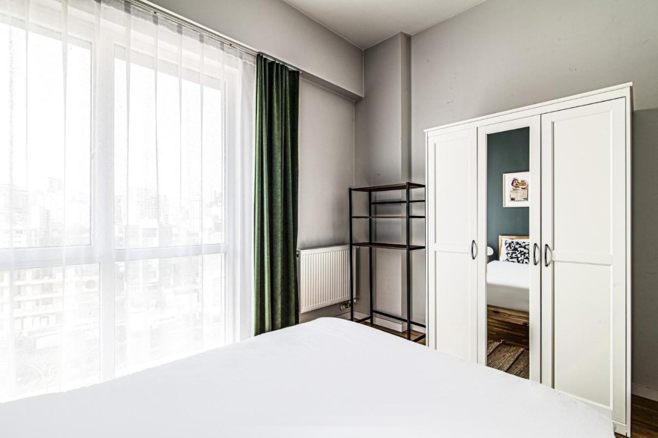 Modern Flat In Istanbul, 10 Min To Airport Metro *