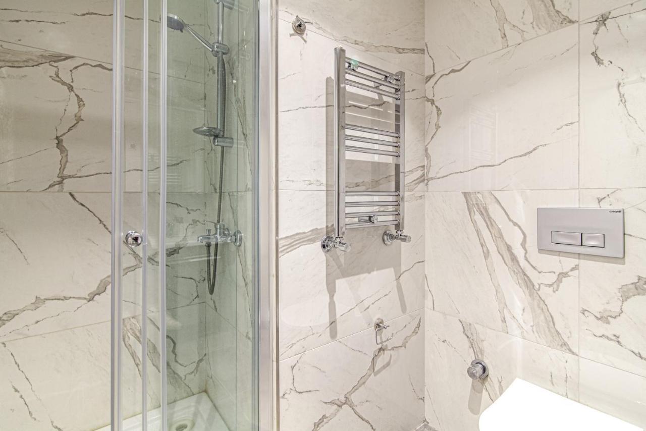 Modern Flat In Istanbul, 10 Min To Airport Metro Apartamento