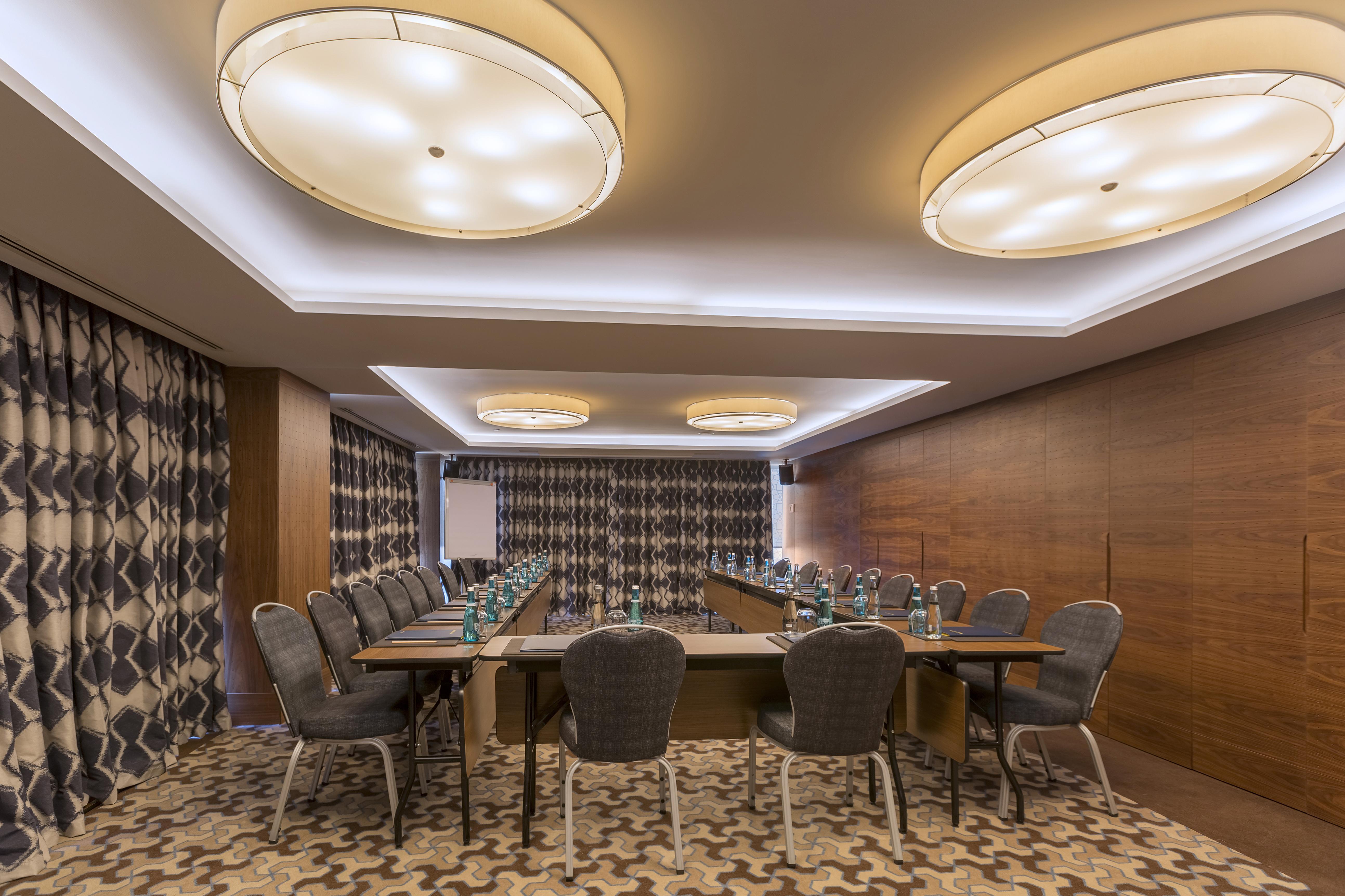 Hotel Golden Tulip Bayrampasa 5*