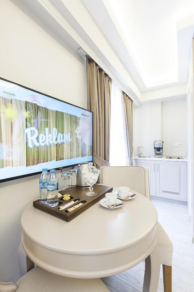 Perla Galata 3*