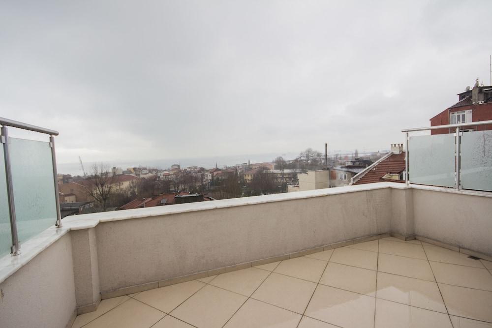 Carina Aparthotel 3*