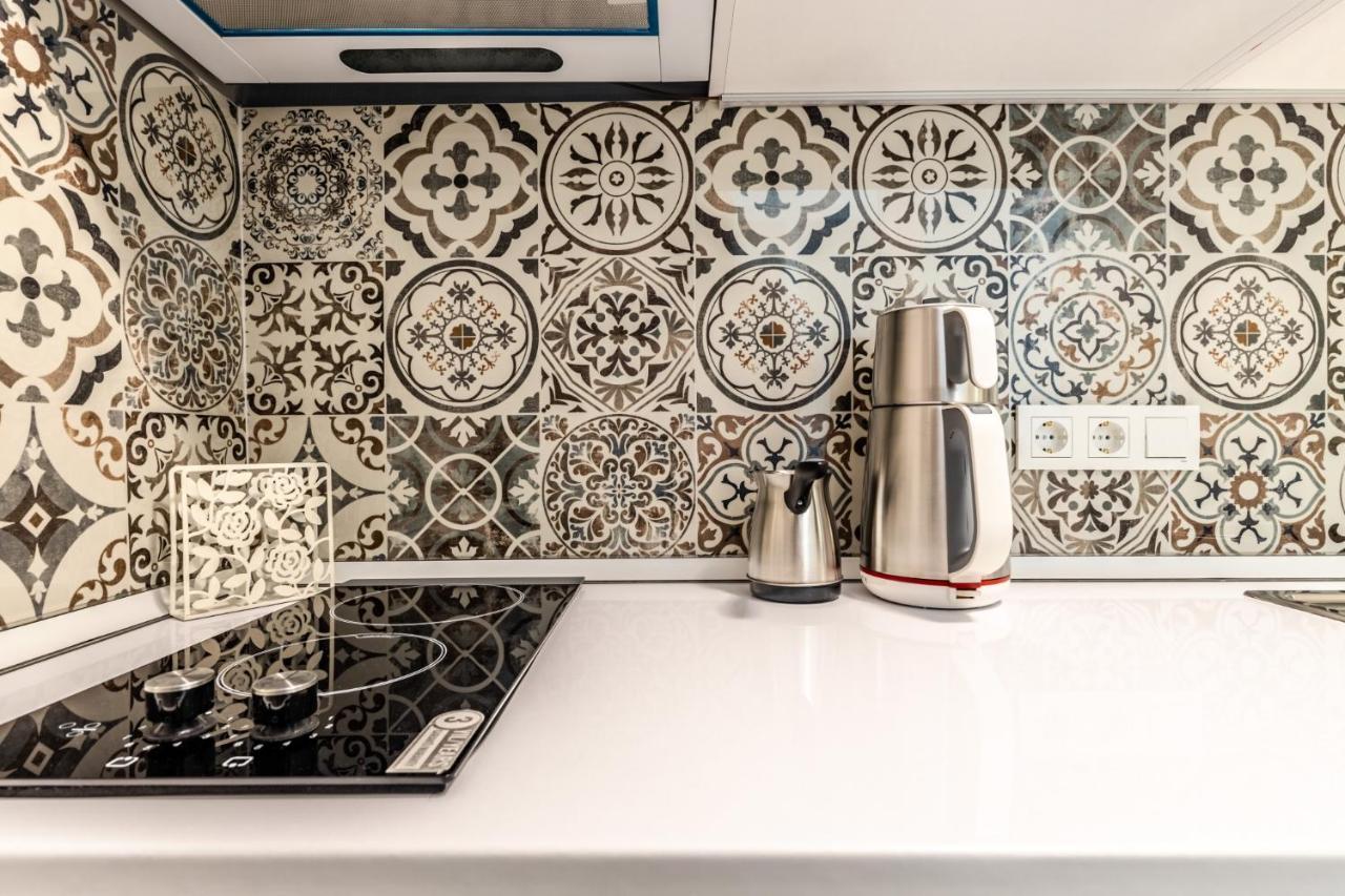 Peaceful Flat W Garden View Balcony In Kadikoy Apartment