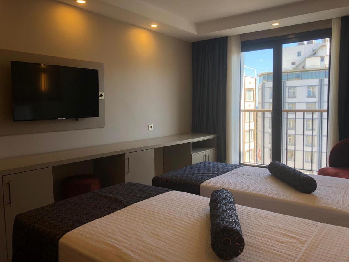 Hotel Grand Iska Palace
