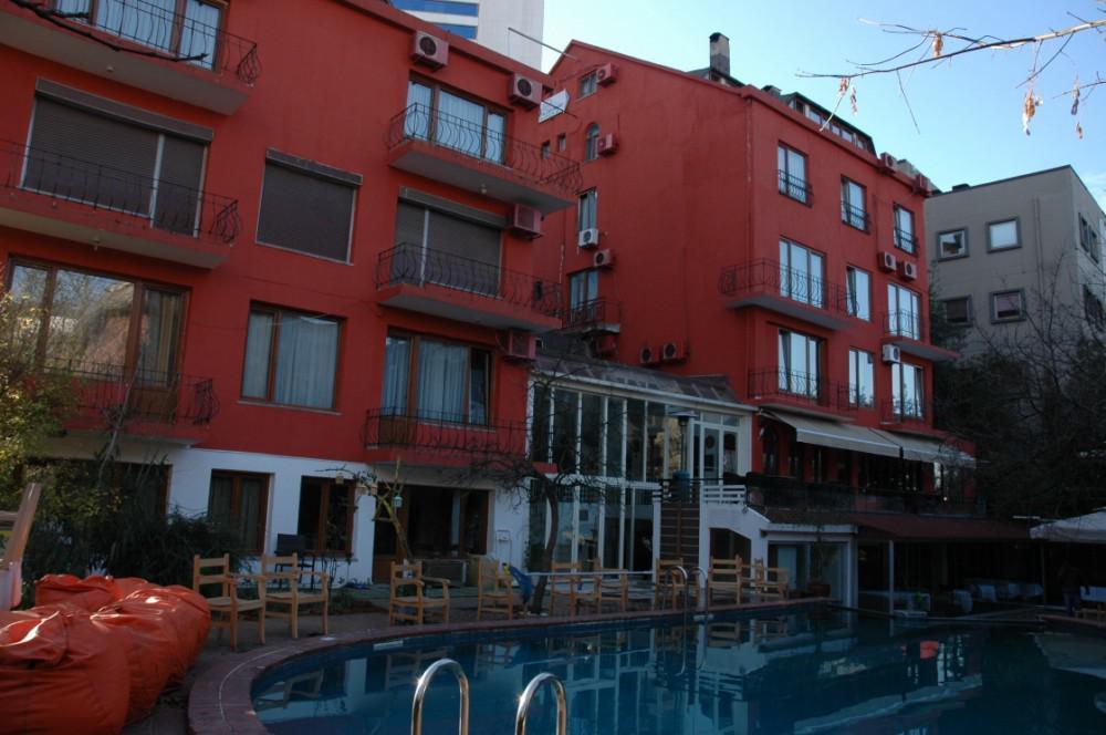 Blanche & Garden Pool