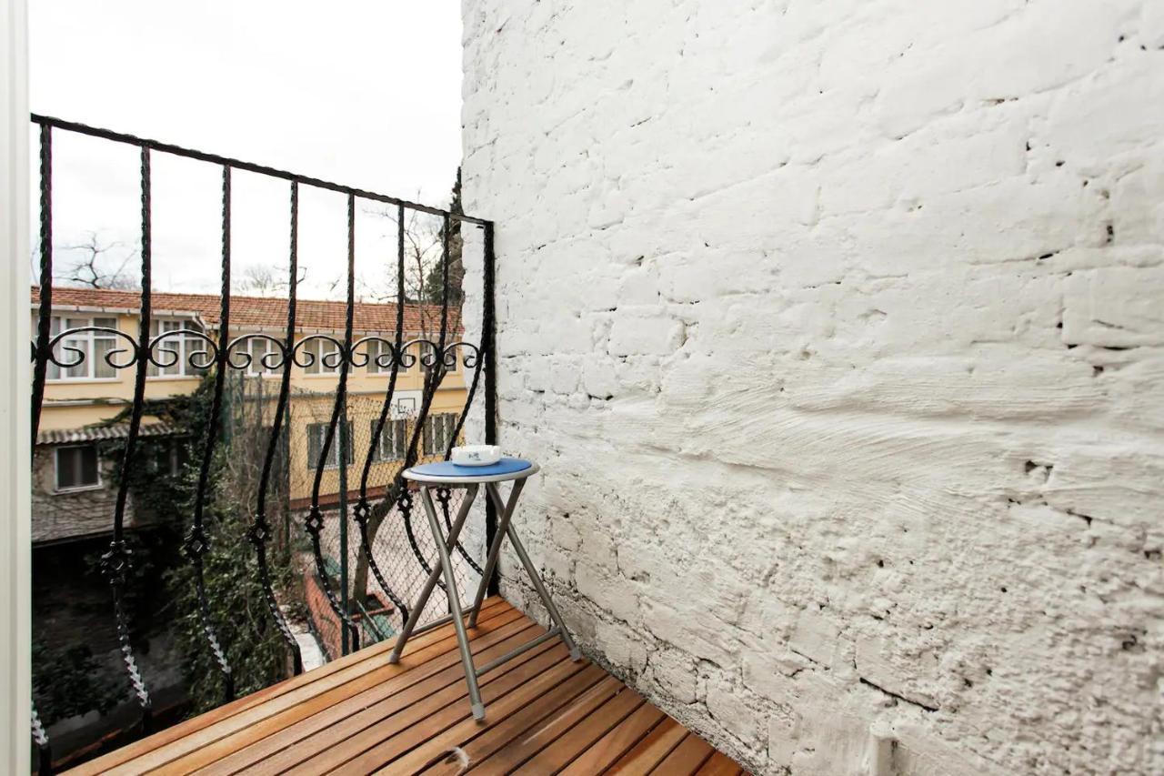 Stylish Getaway-explore The Urban Delights Apartment