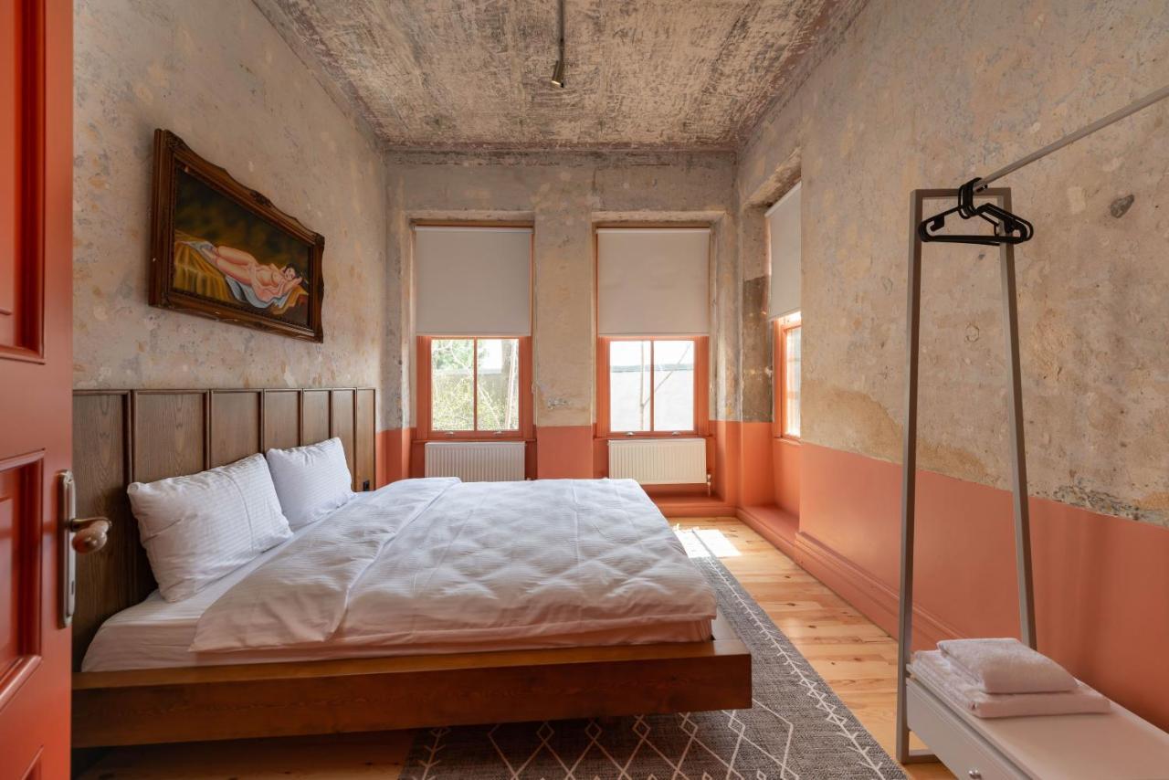 Penelope's Loft: Just Renovated 5br In City Centre Apartment