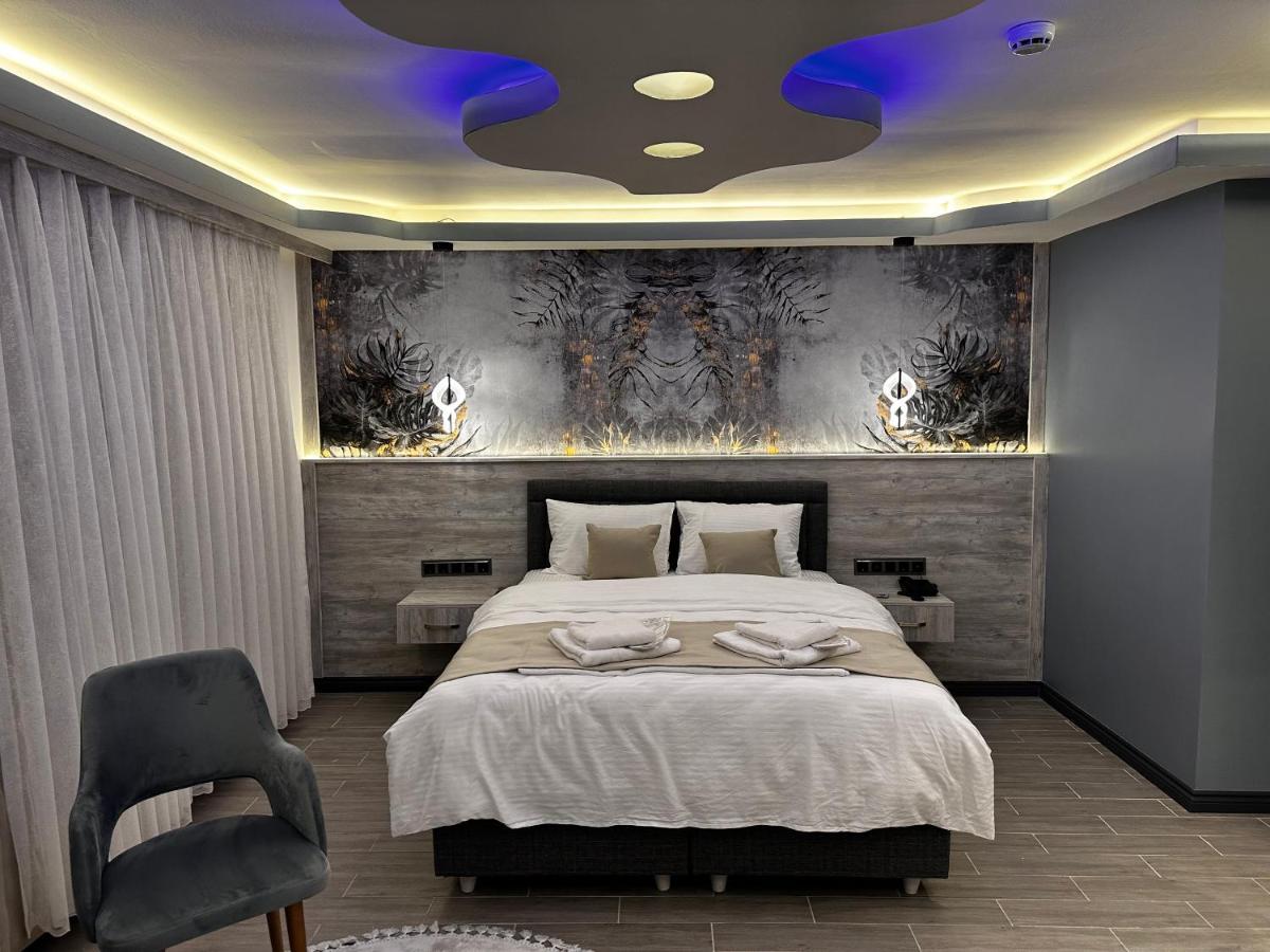 Blue Moonrise Hotel *