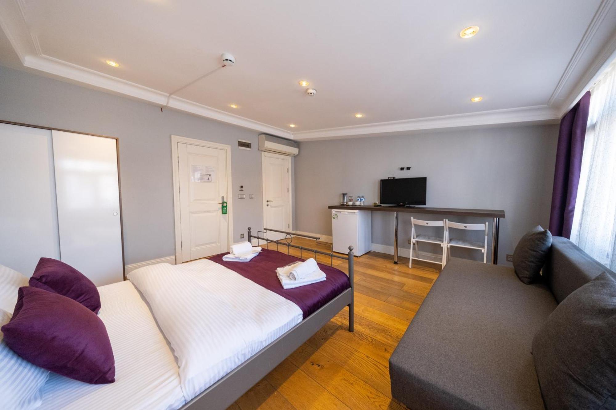 The Luxury Frame Suites Hotel *