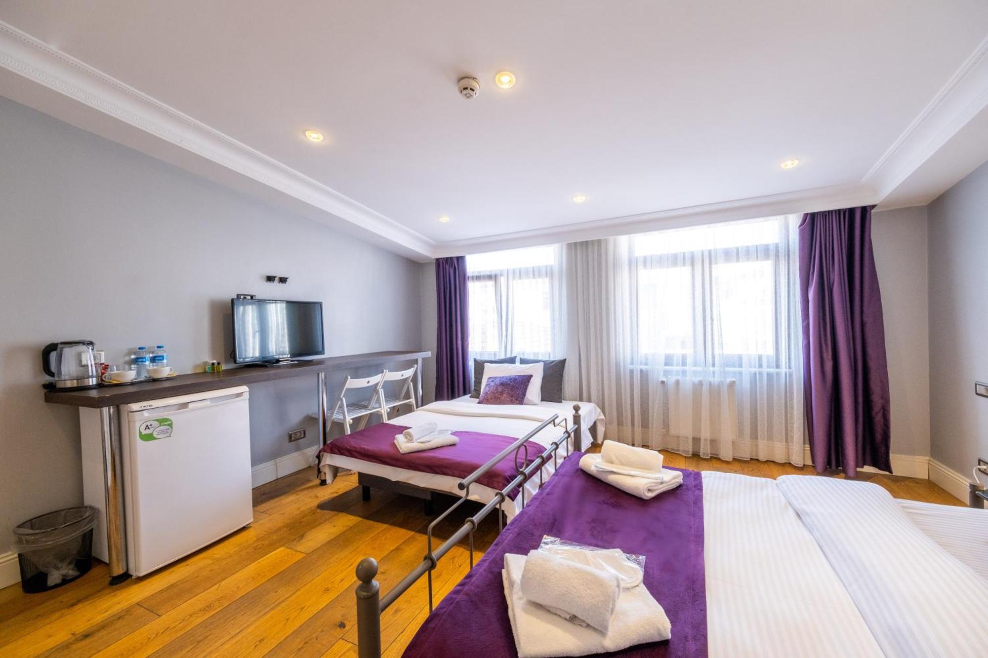 The Luxury Frame Suites Hotel *