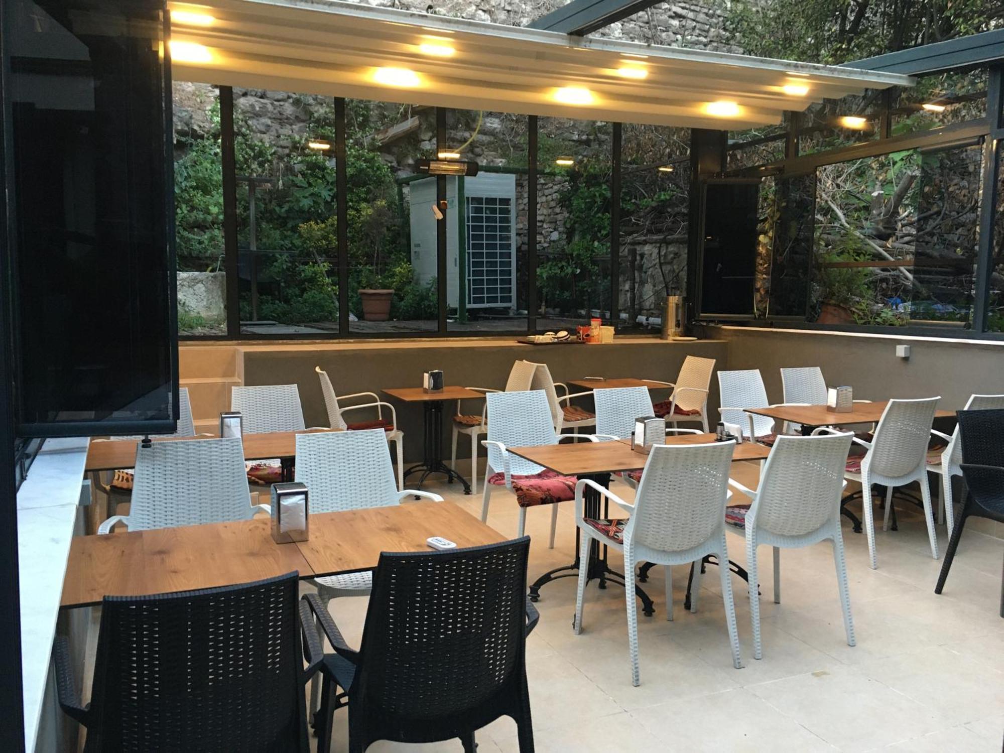 Amida House Aparthotel
