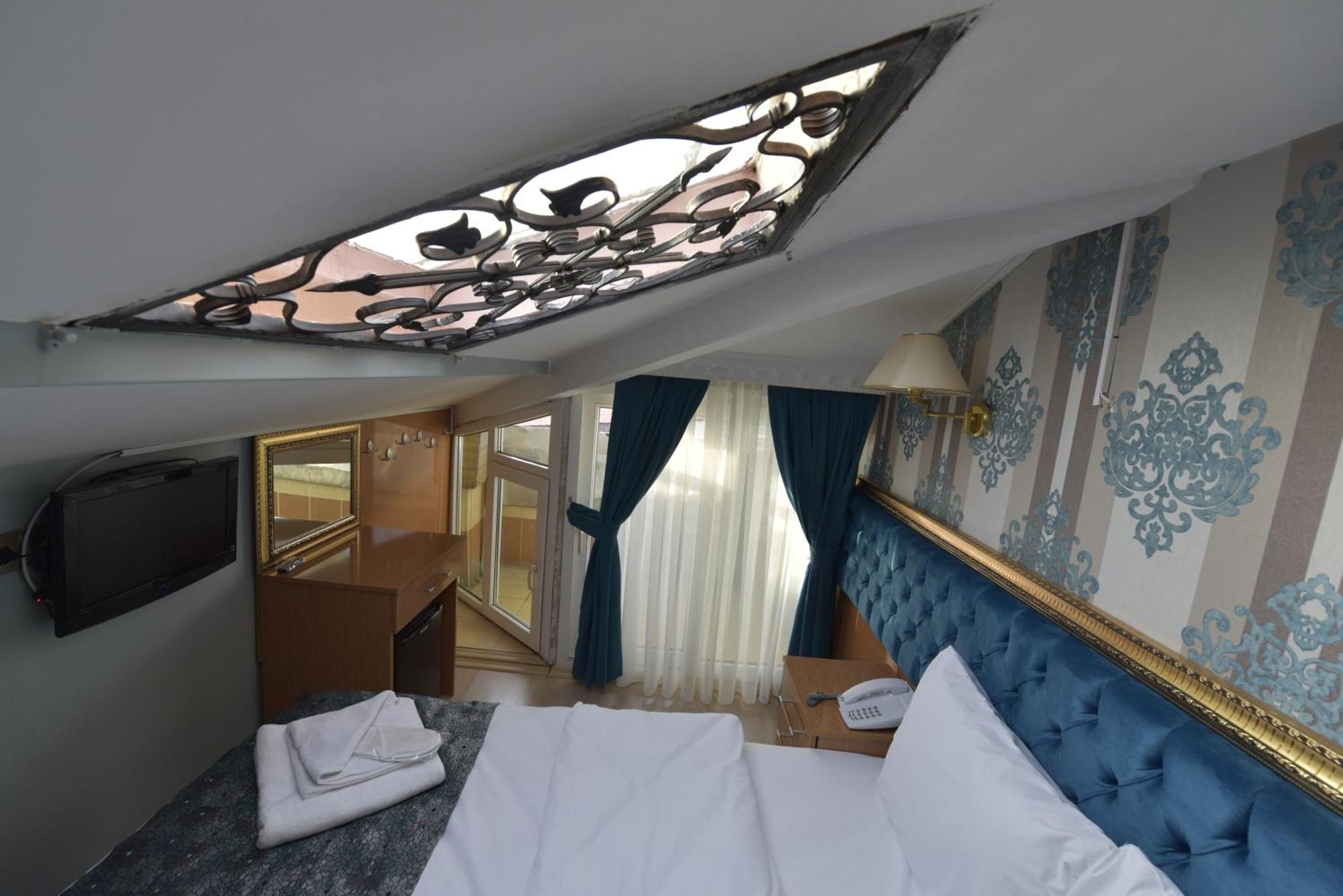 Golden Palace Sea View Hotel 3*