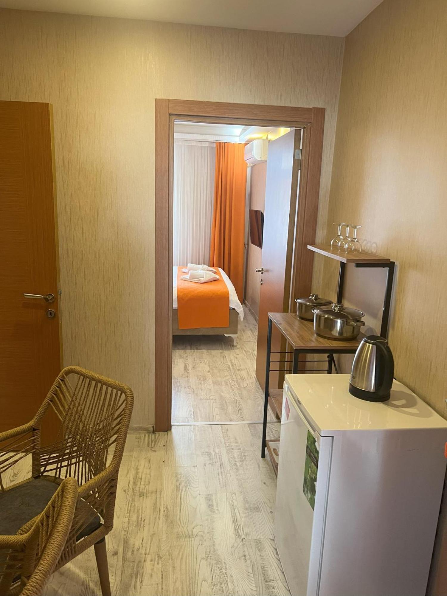 House Hotel 1 *