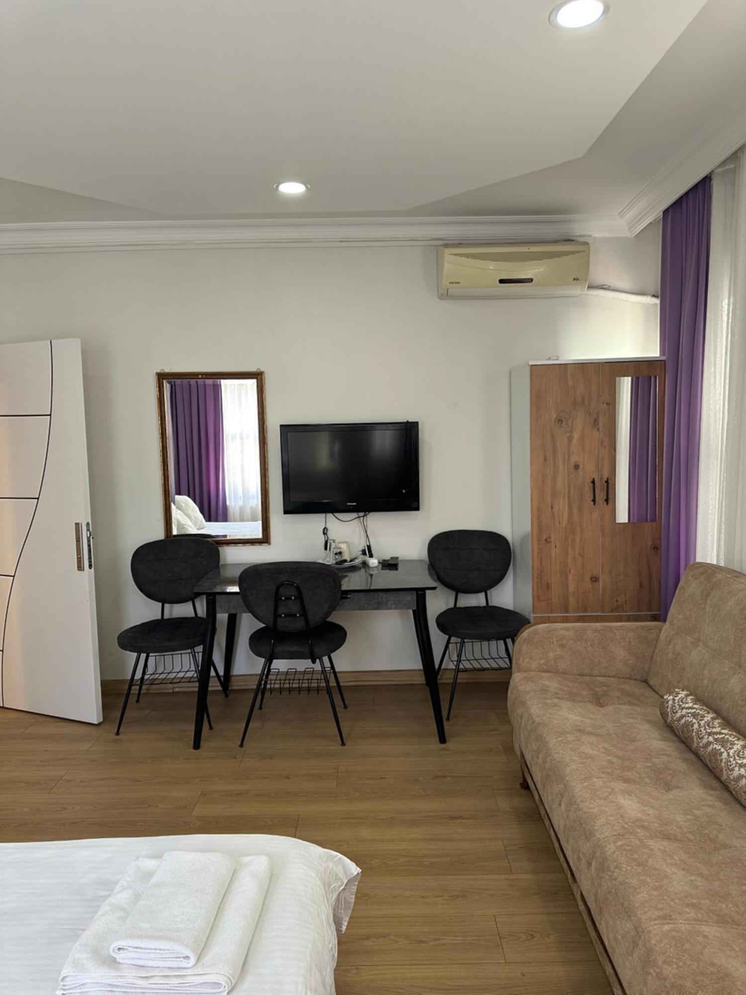 Hotel Old House *