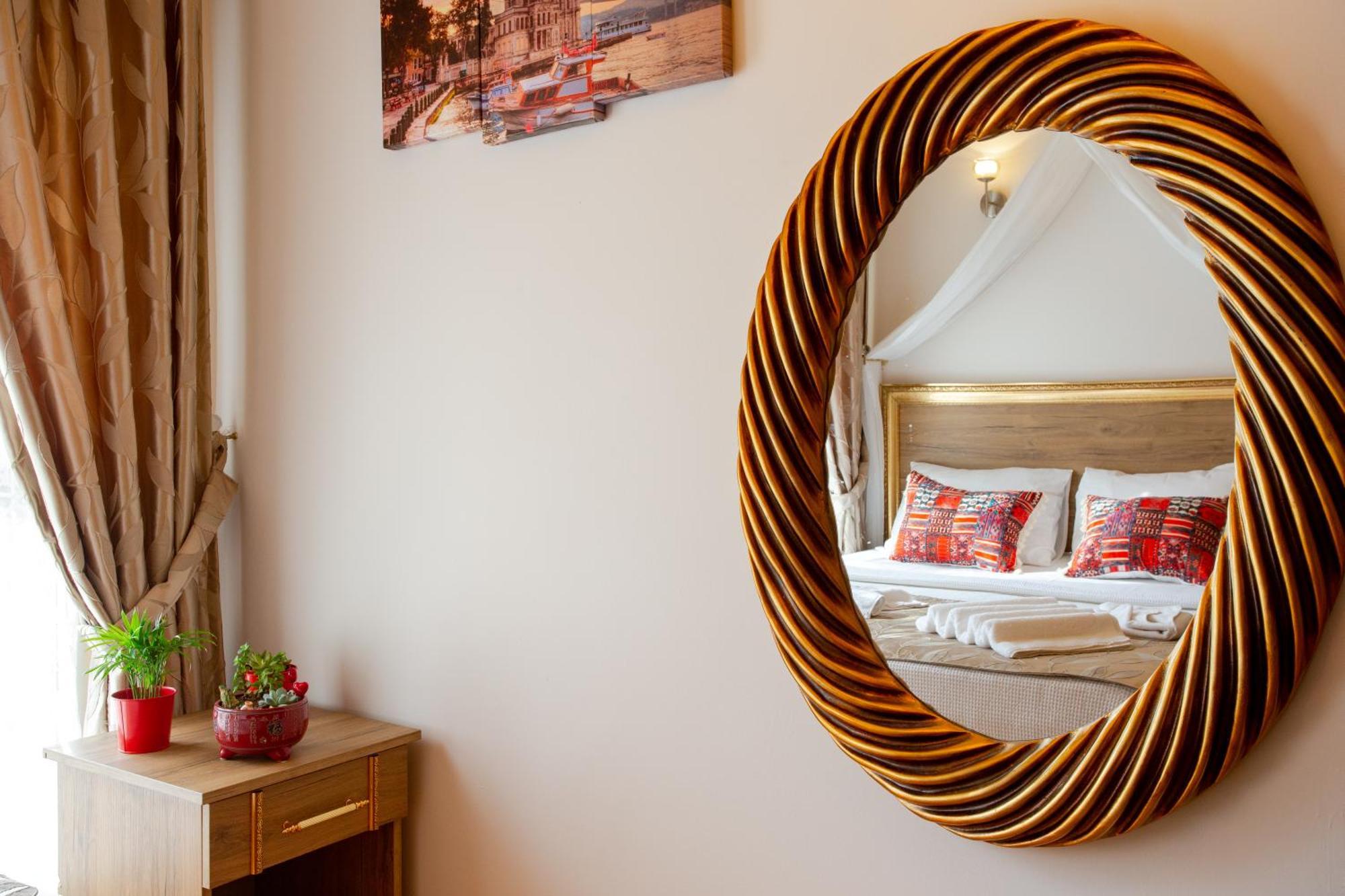 Aparthotel April Story
