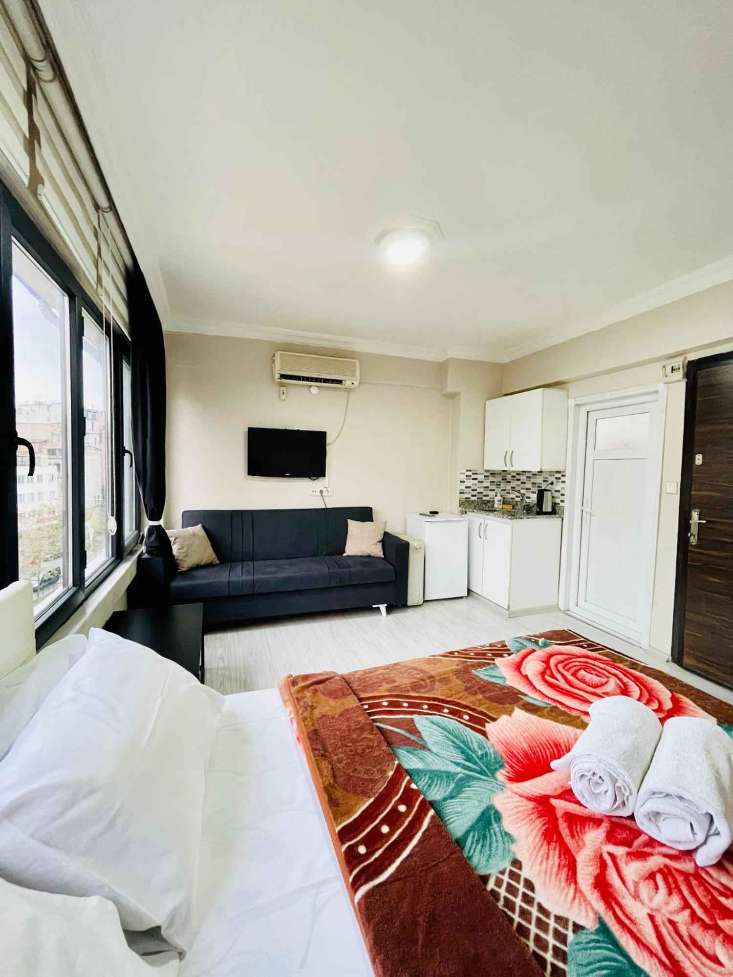 71 Aparthotel *