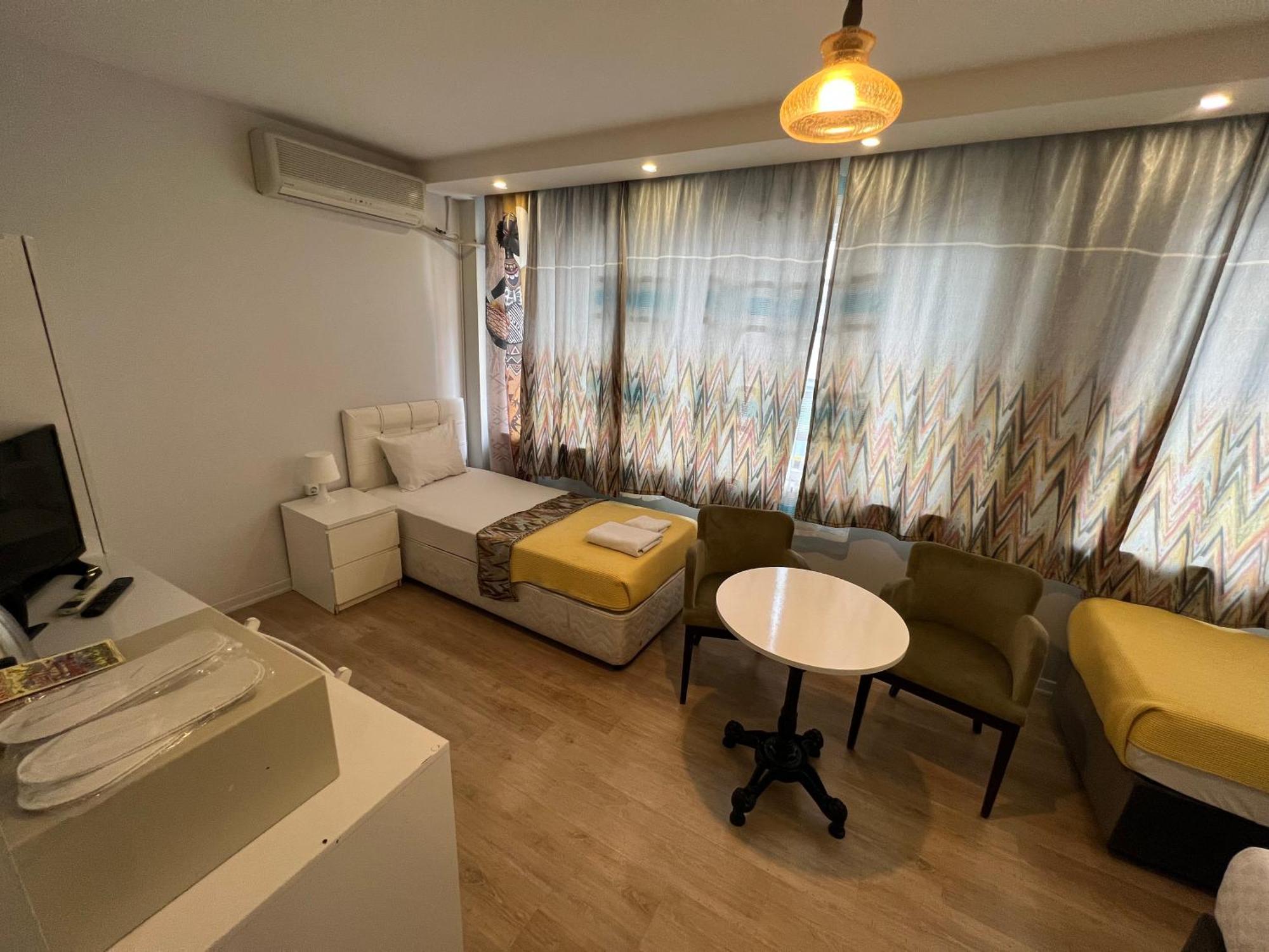 Rodin Hostel *