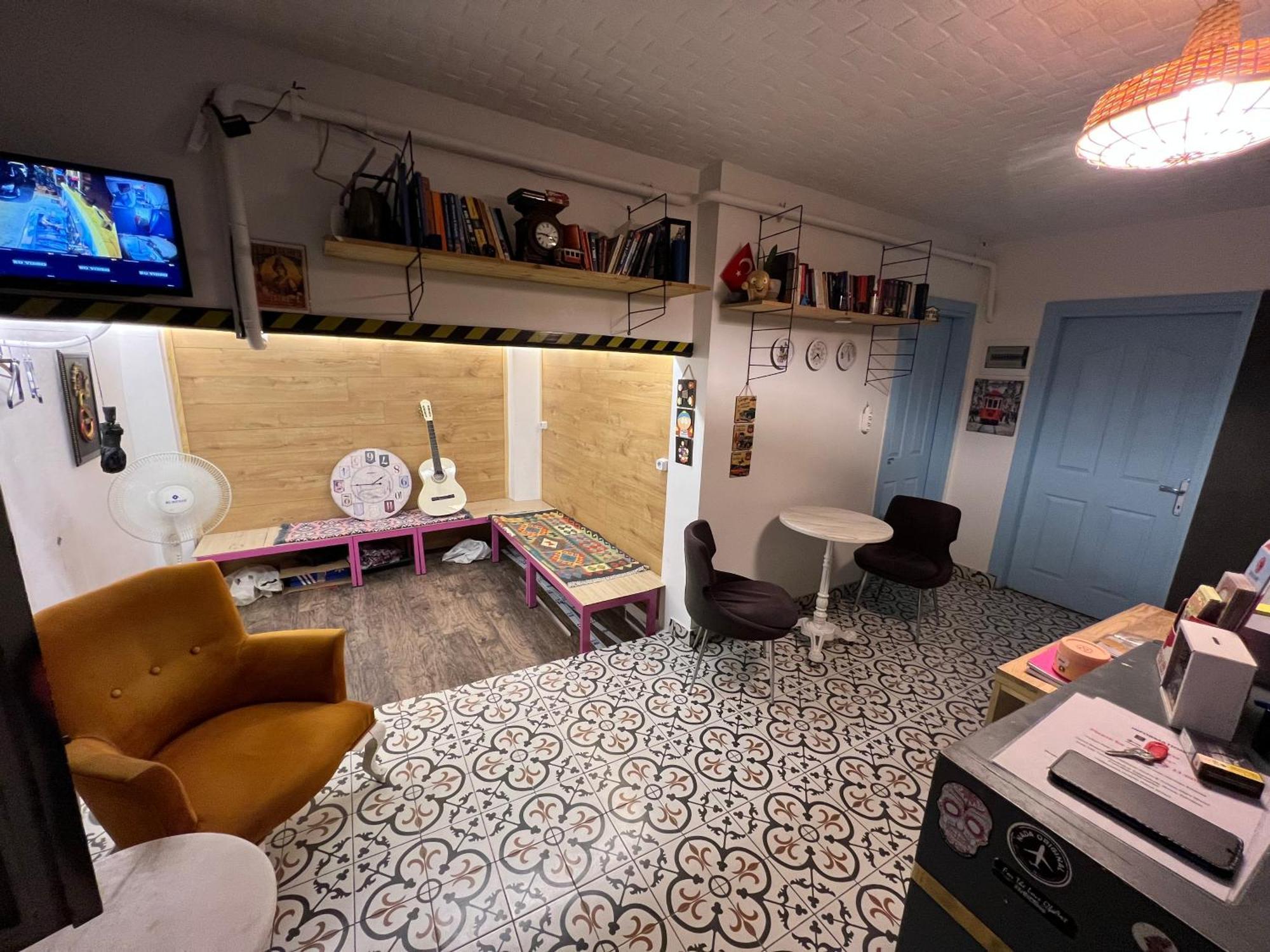 Rodin Hostel *