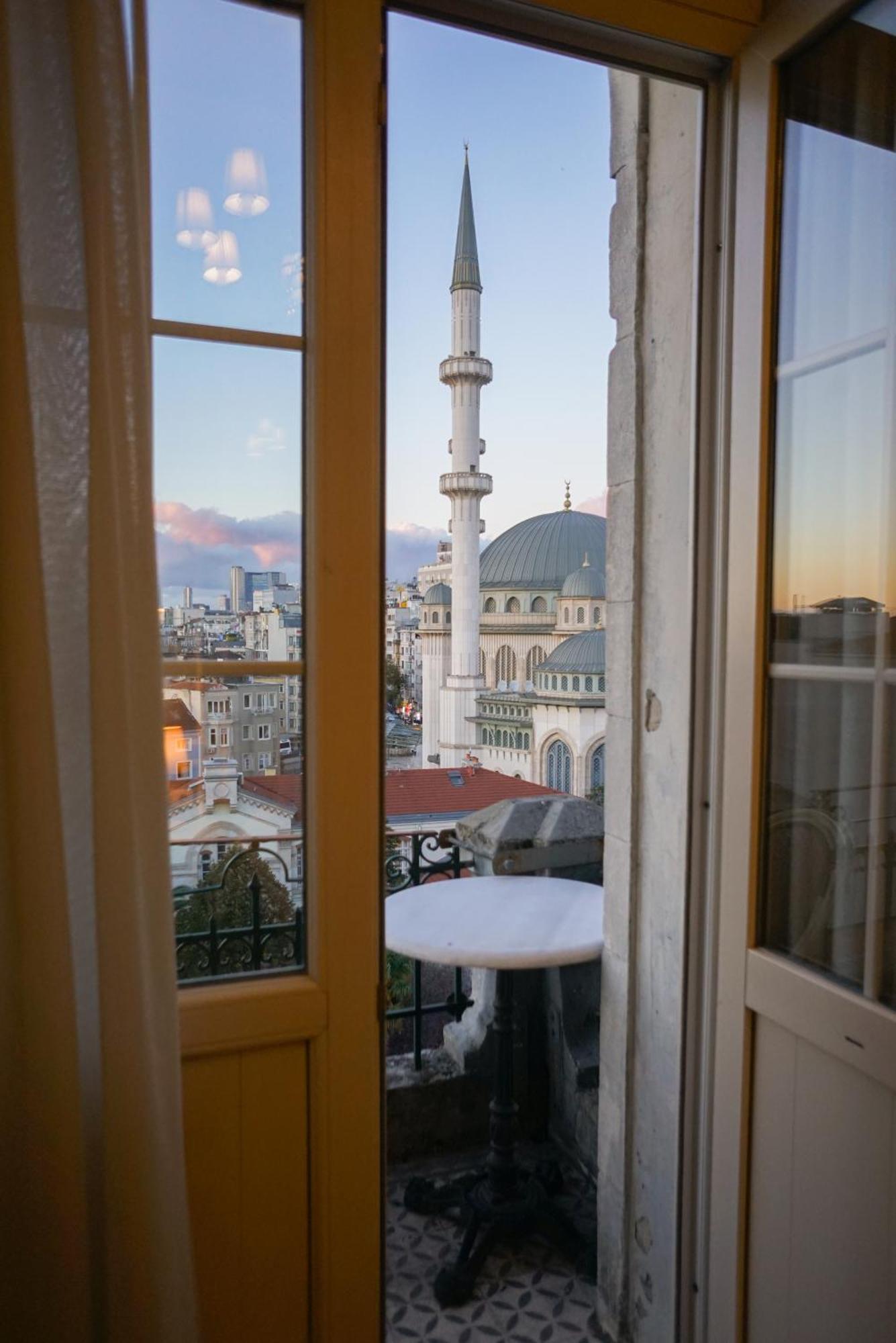 Triada Taksim - Special Category