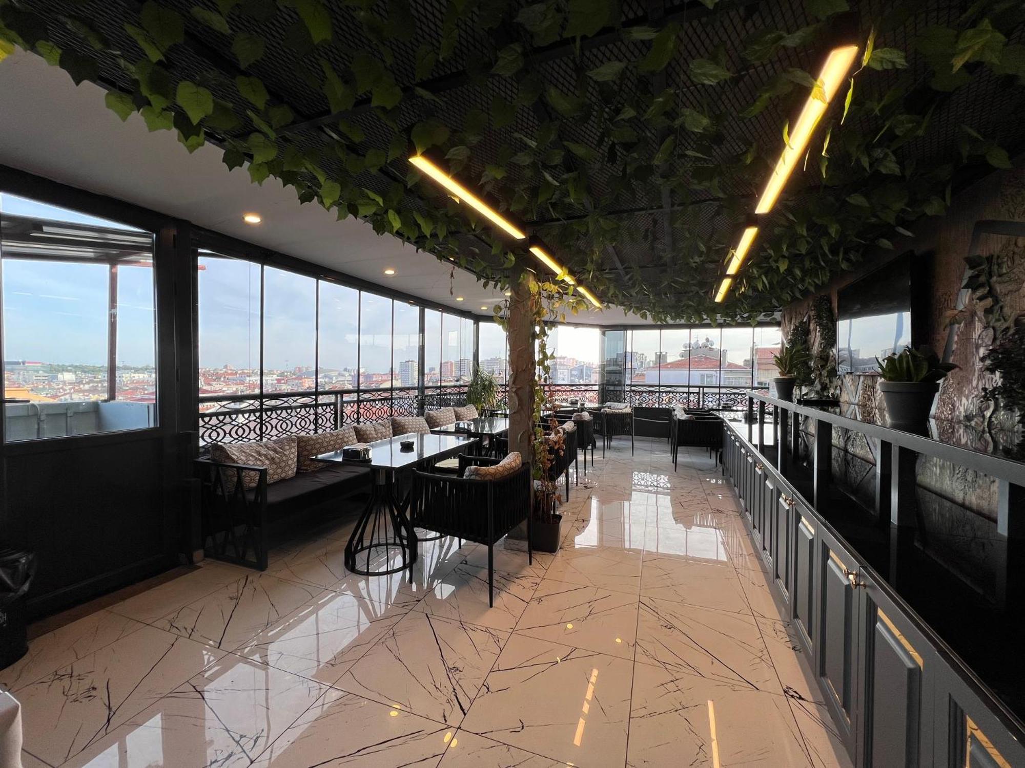 White Corner Hotel 3*