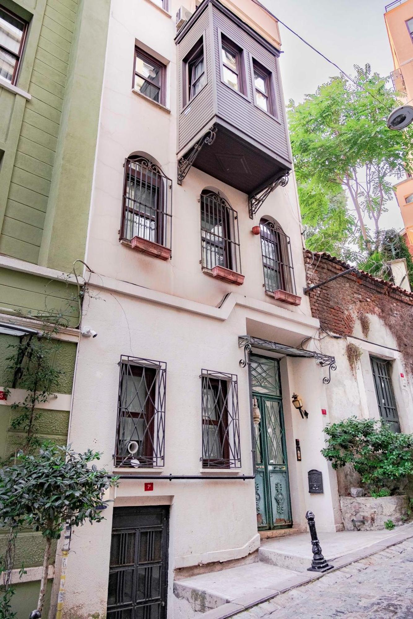 Homie - Modern Nearby Istiklal Street & Galata Tower Apartment *