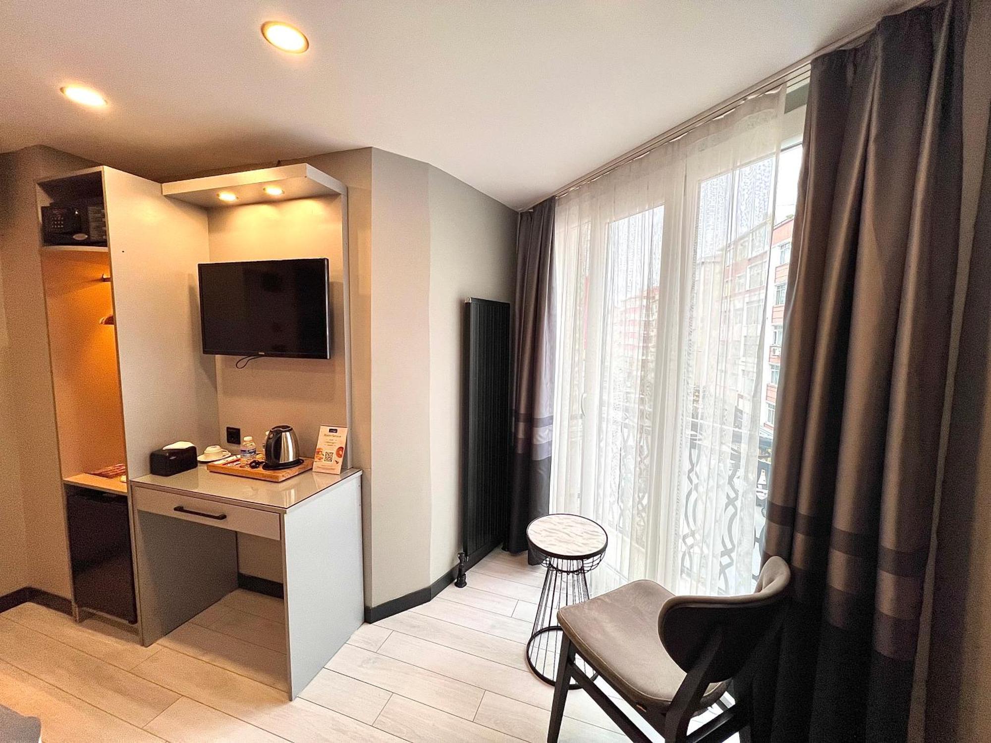 White Corner 3*
