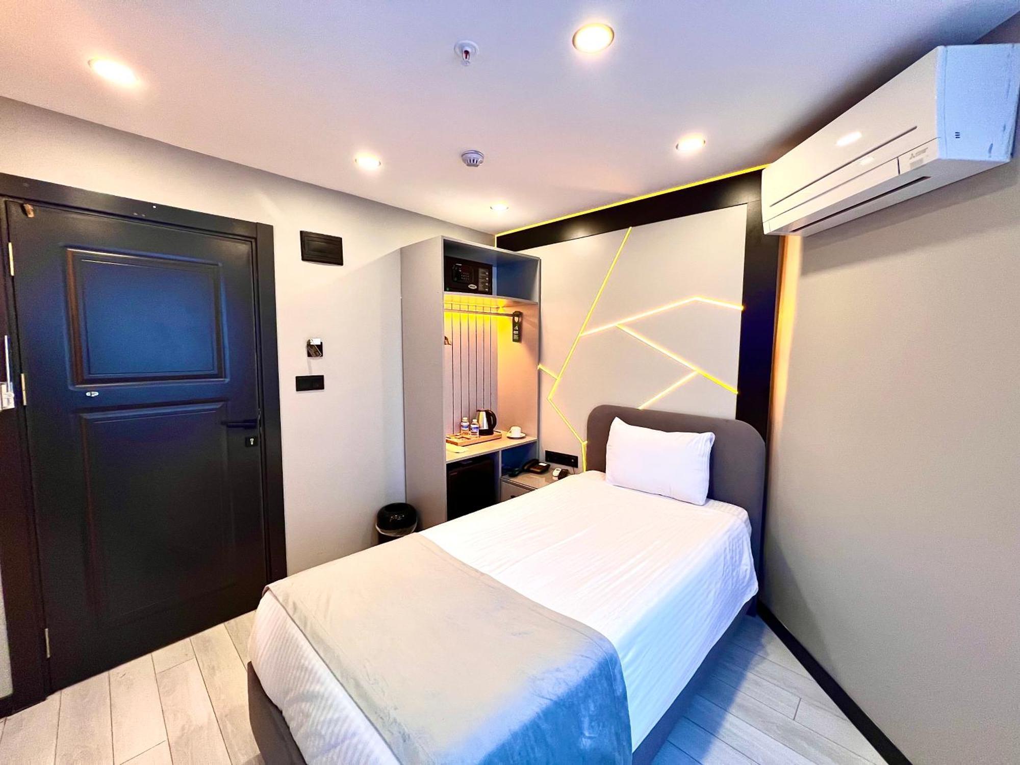 Hotel White Corner 3*