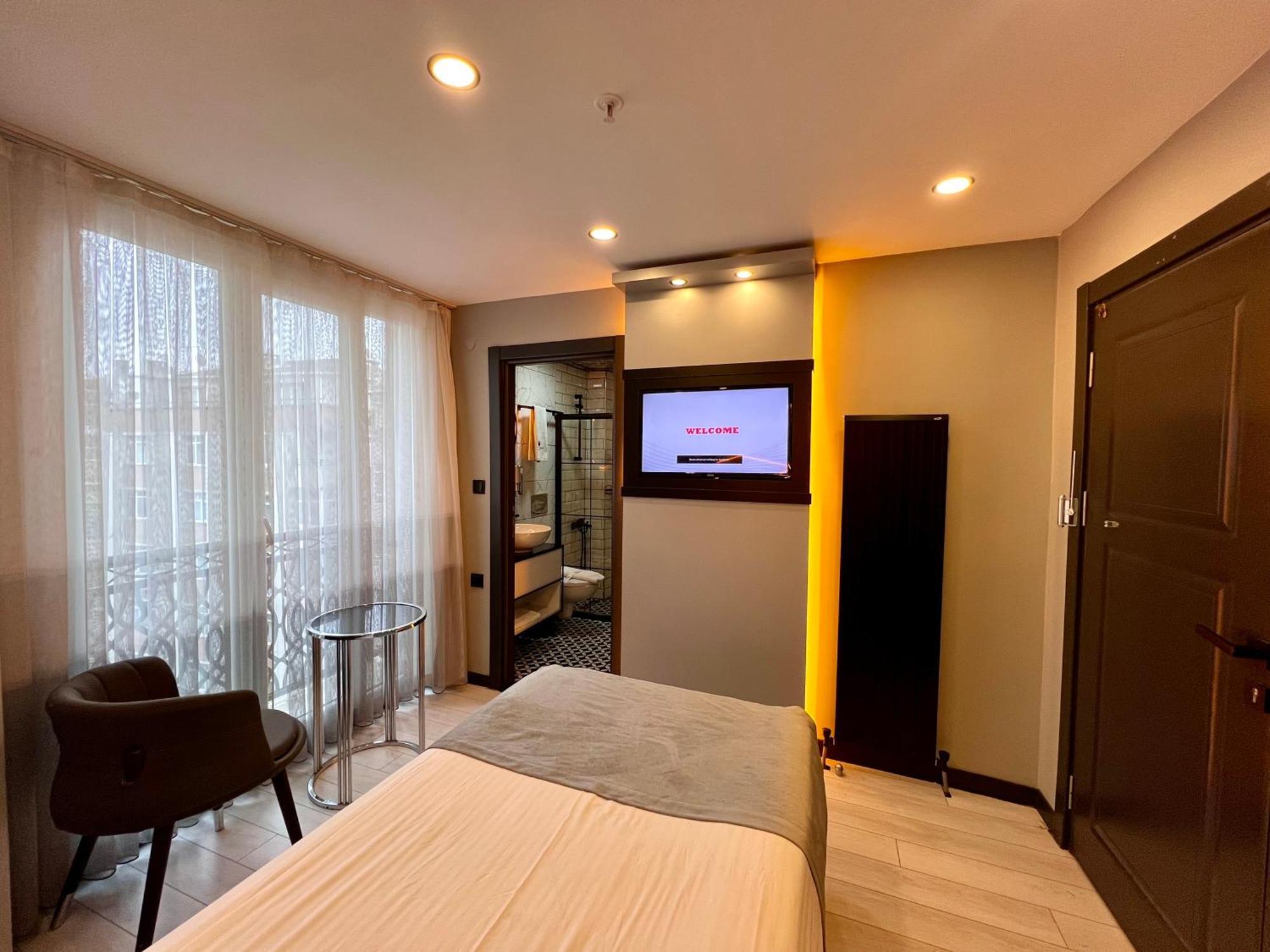 White Corner 3*