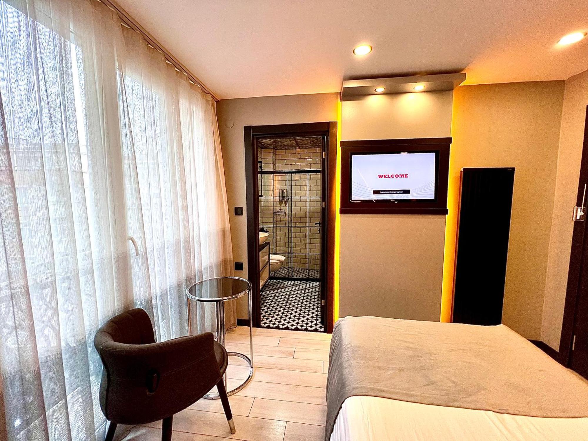 Hotel White Corner 3*