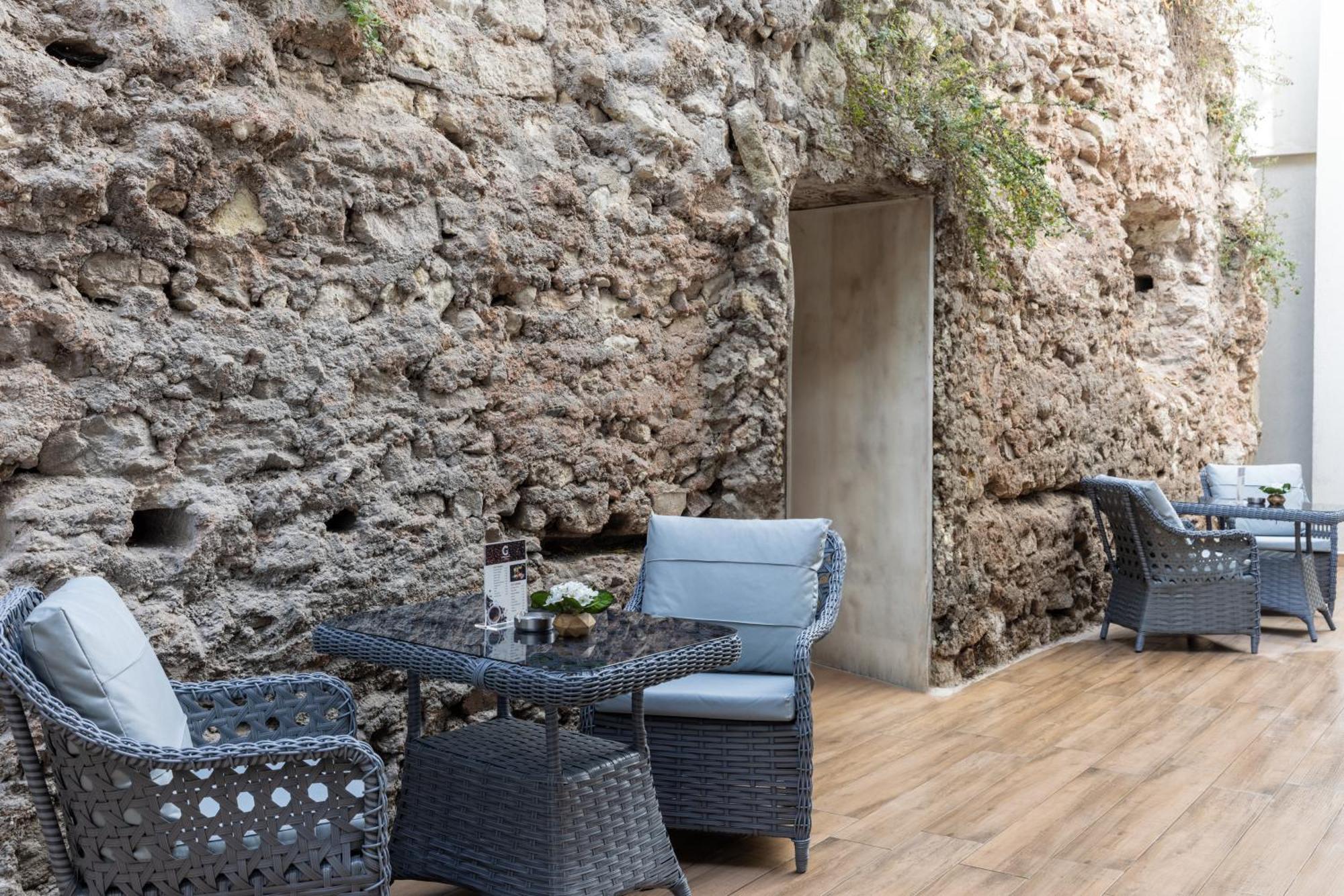 Carina Gold And Restaurant 4*