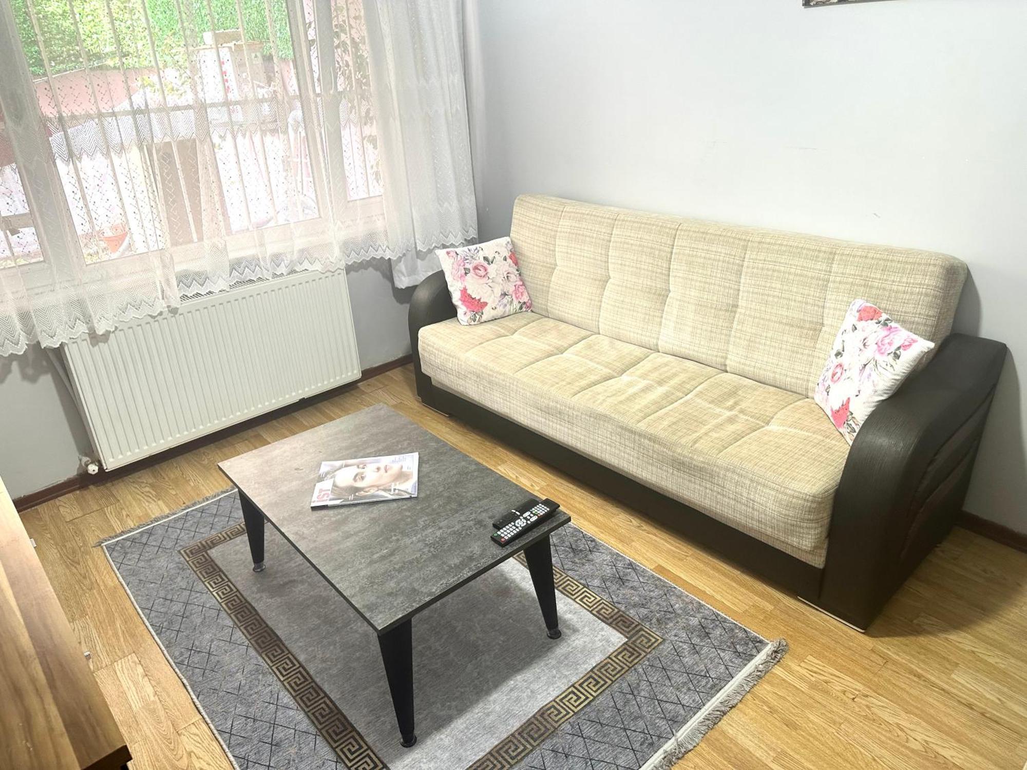 Historya Avm Yani With Garden In The Center Of Apartment