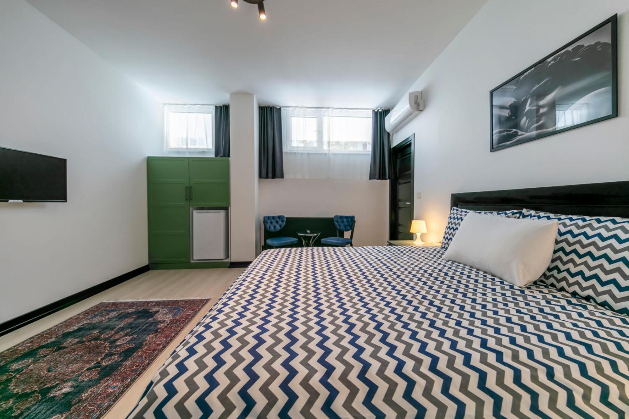 Hexa Aparthotel *