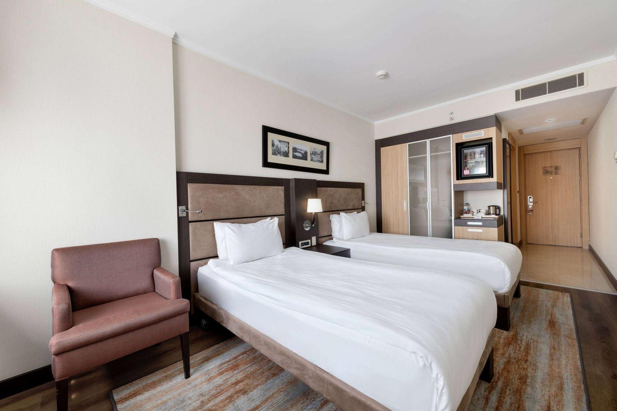 Ramada Plaza By Wyndham Center (adults Only) Hotel