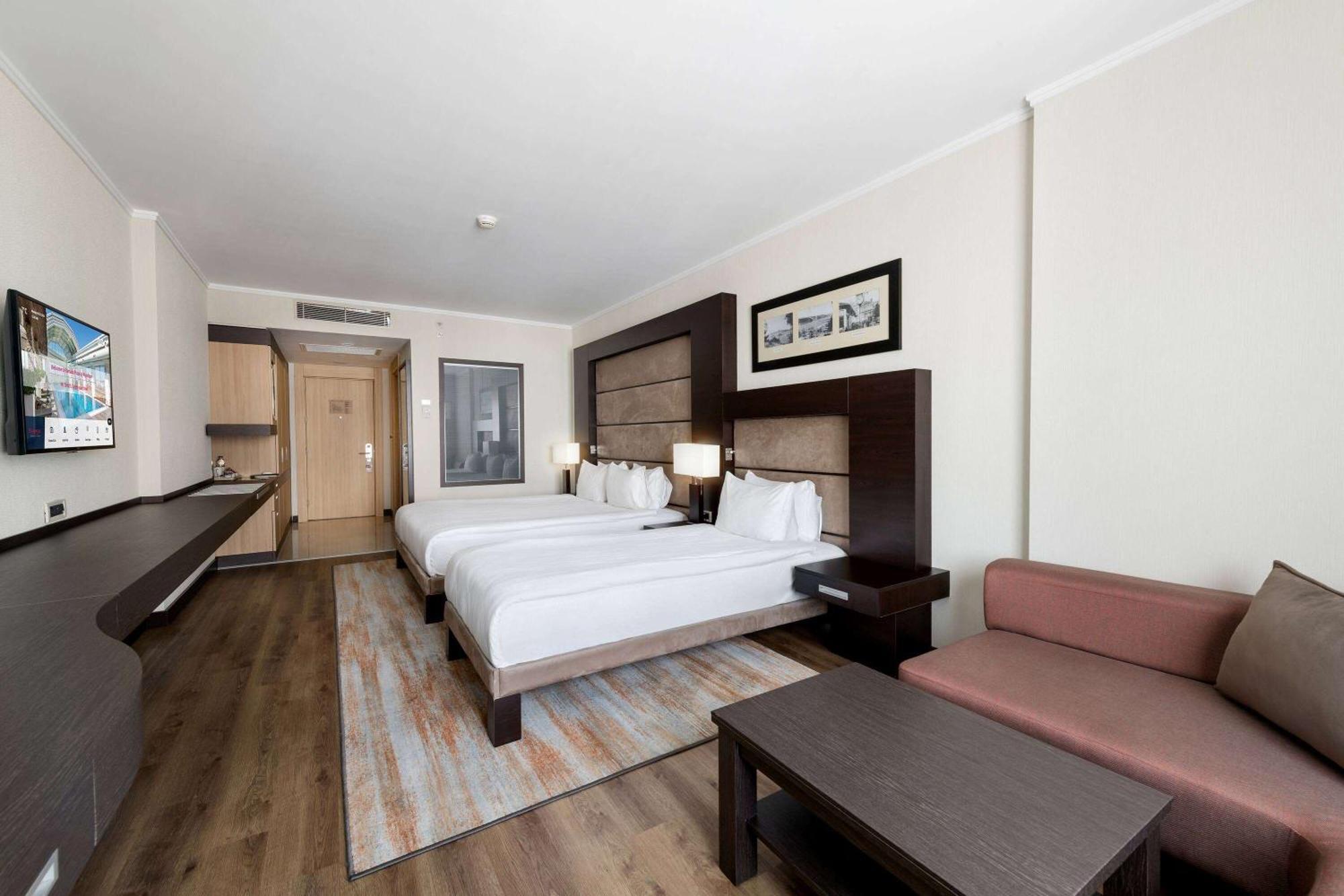 Ramada Plaza By Wyndham Center (adults Only)