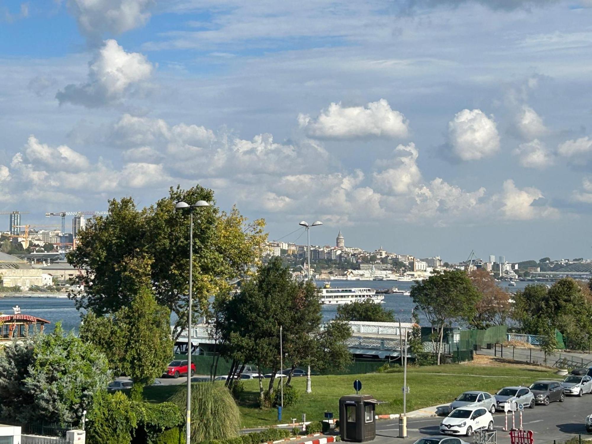 Waterfront By The Tram - Terrace With Dome & Golden Horn View In Fatih Istambul