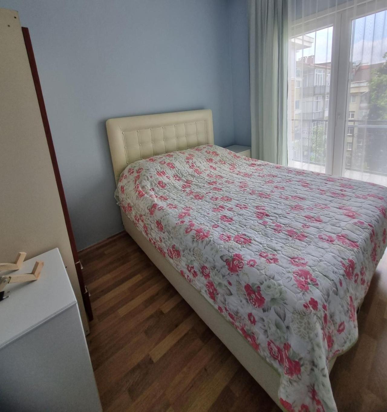 Kadikoy Yeldegirmeni'nde Daire
