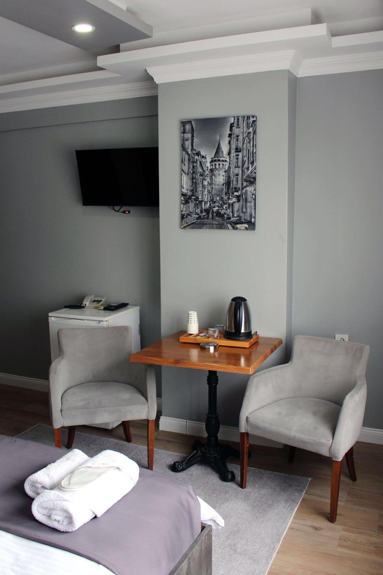 Biglife Hotel *