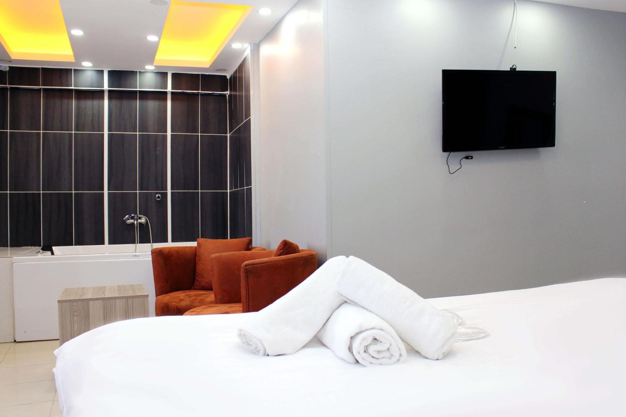 Hotel Biglife *