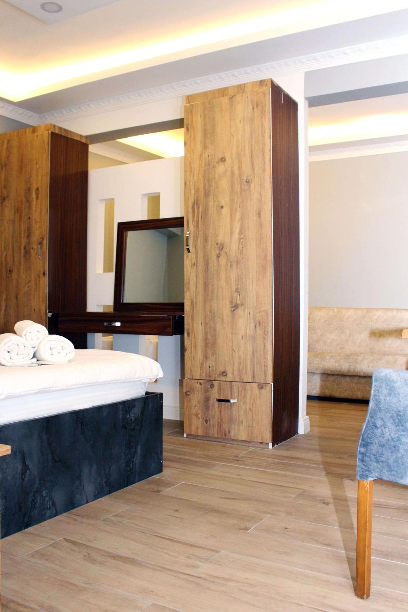 Biglife Hotel