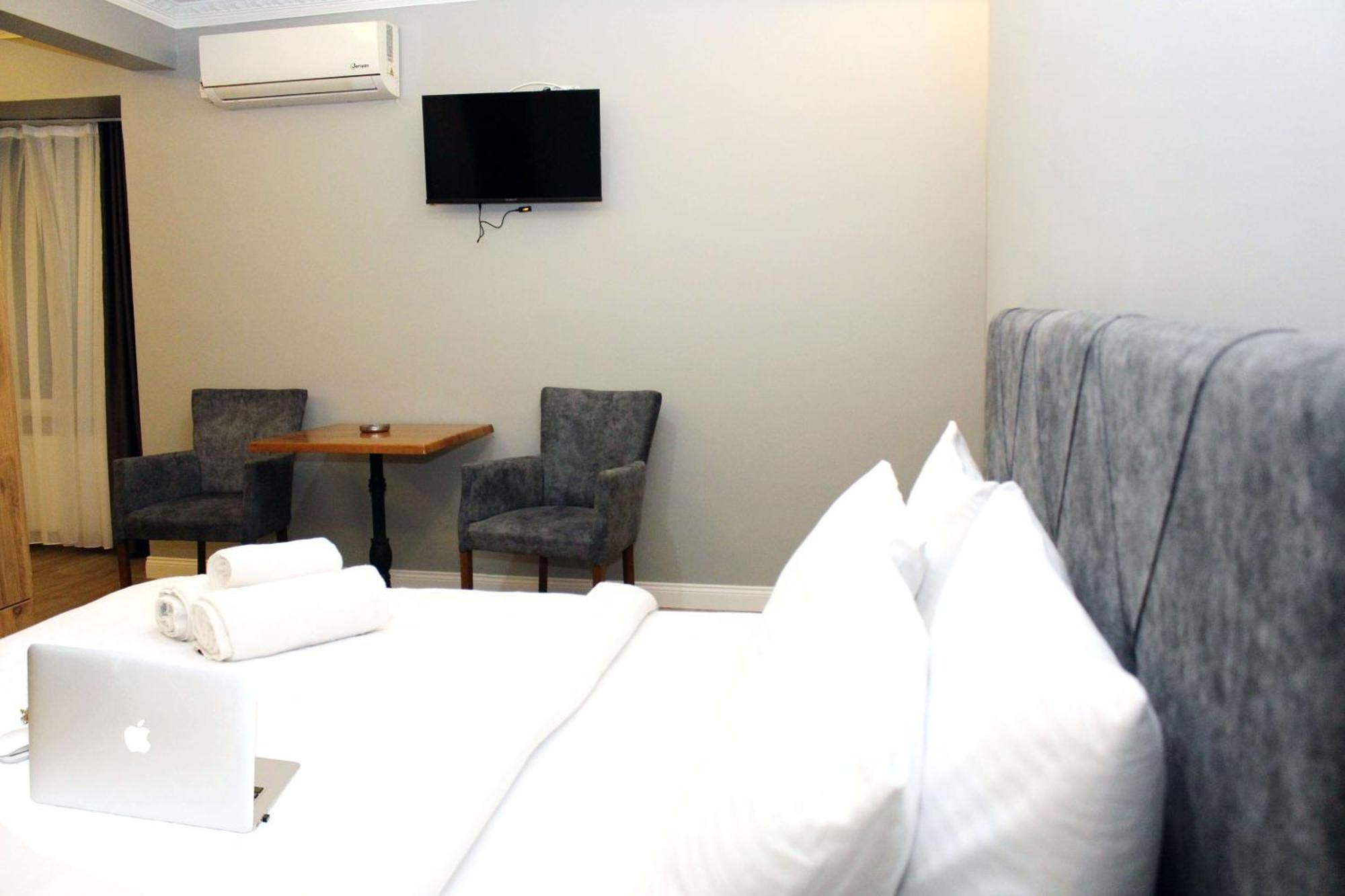 Hotel Biglife *