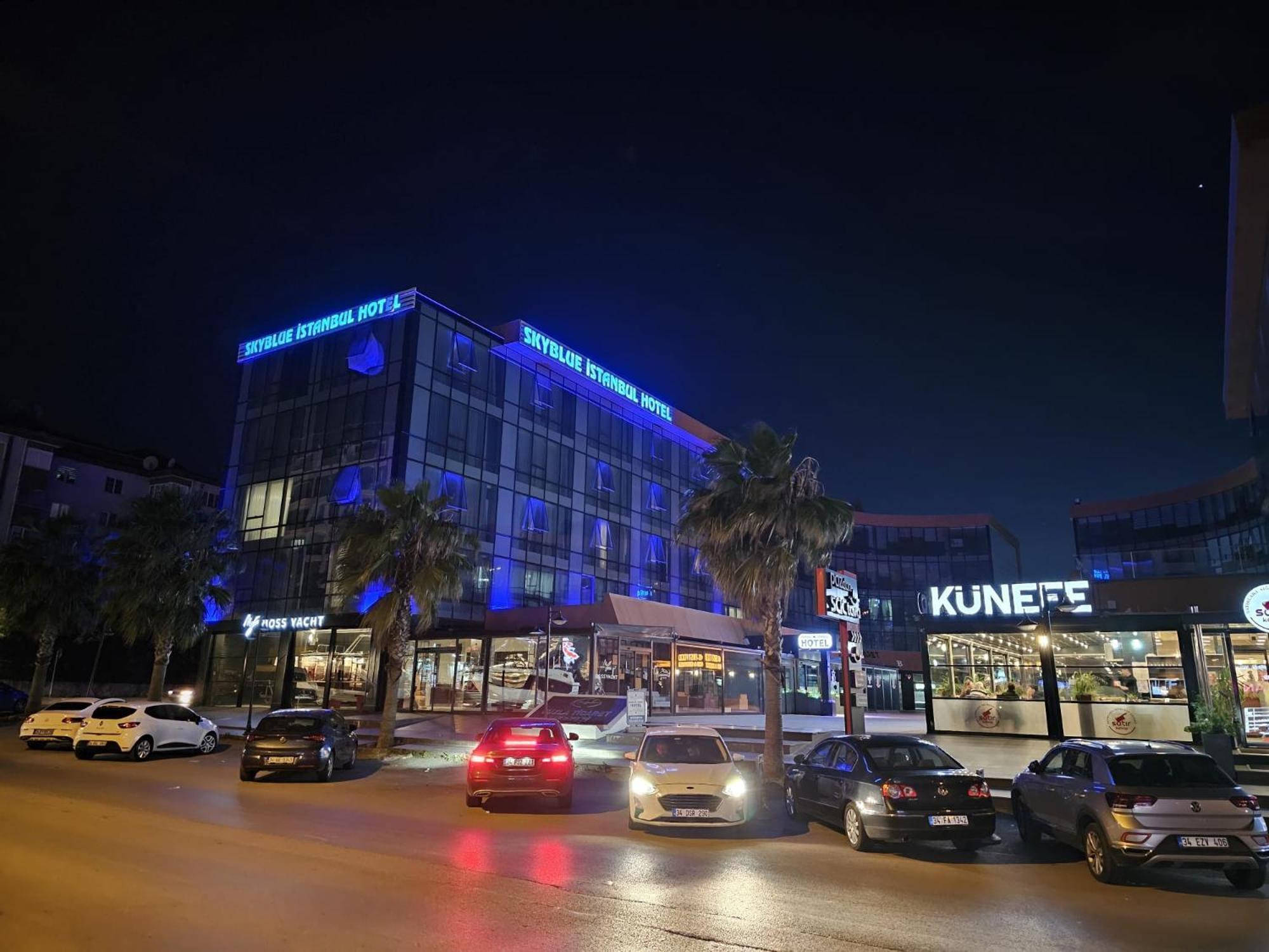 Skyblue Aparthotel