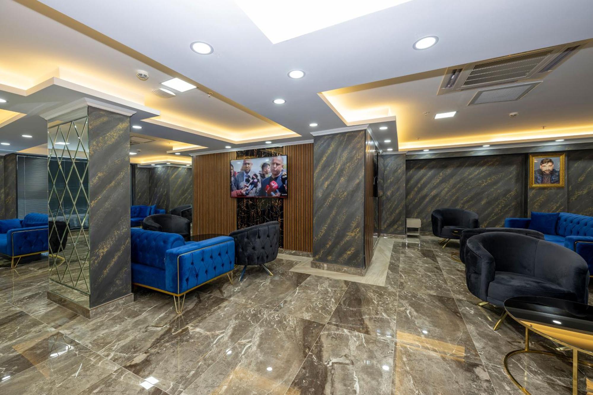 Skystar Deluxe Hotel 2*
