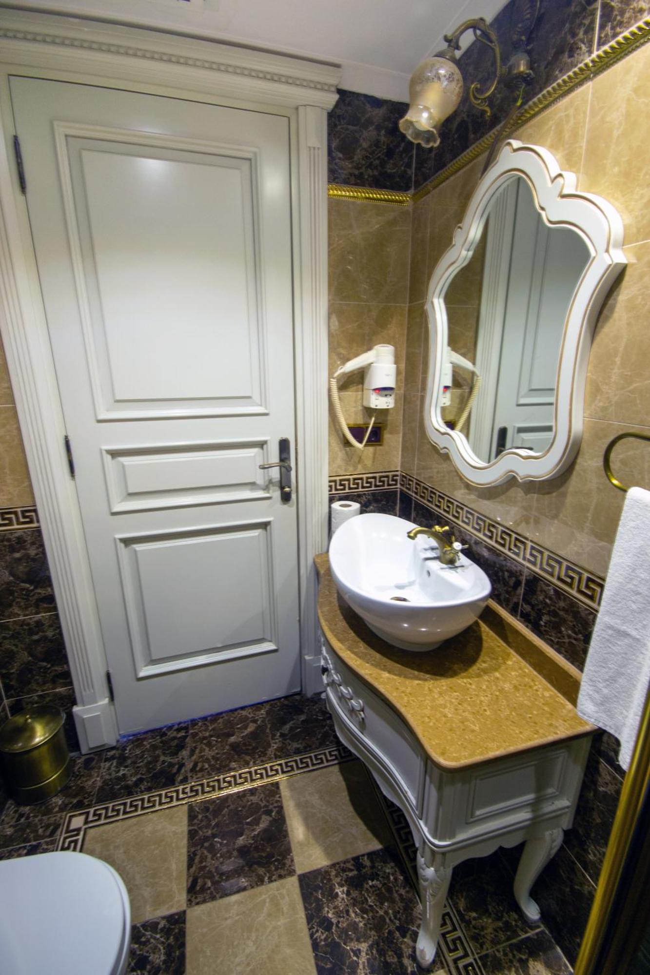 Iq Aparthotel 3*