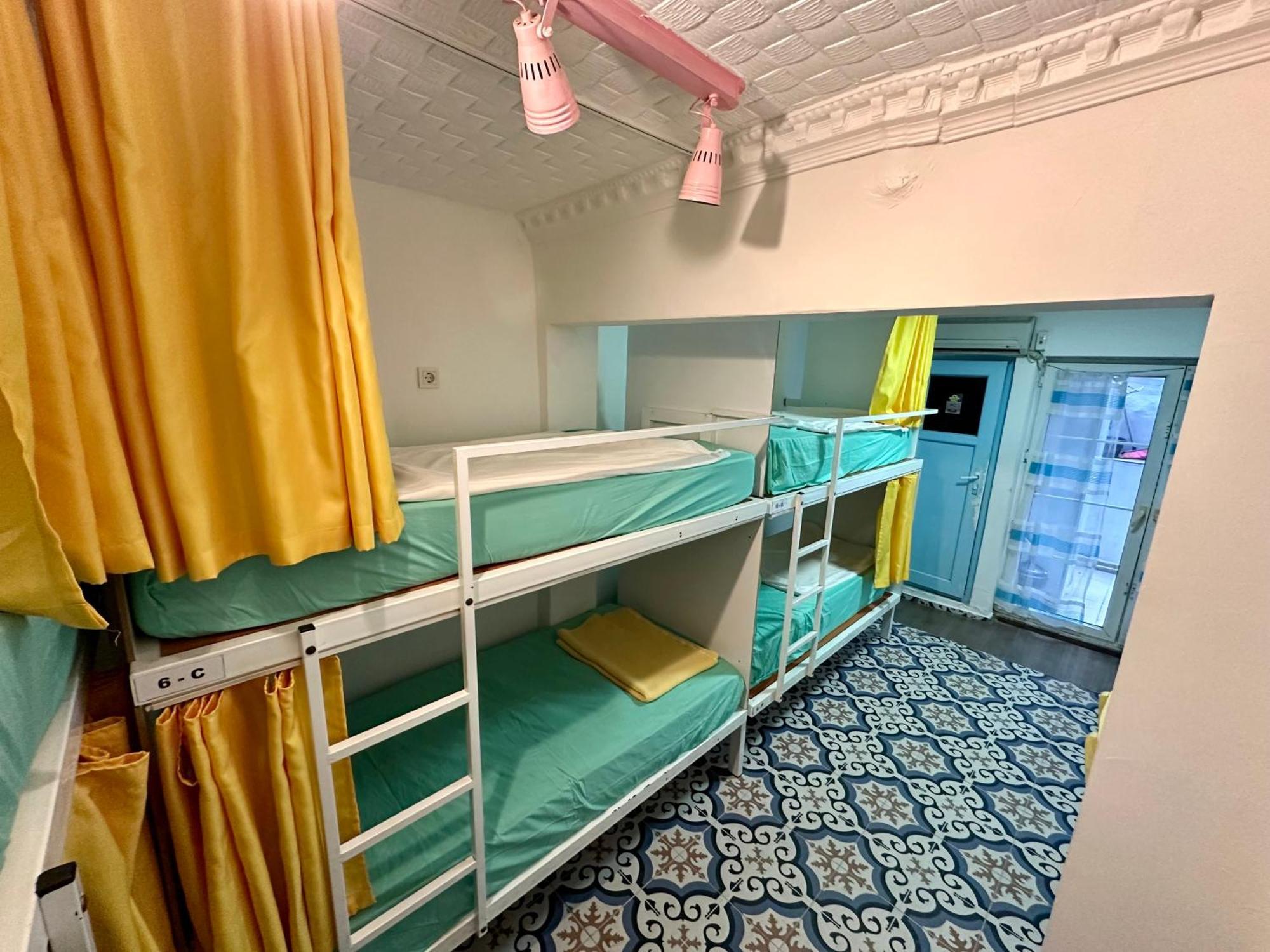 Rodin Hostel *