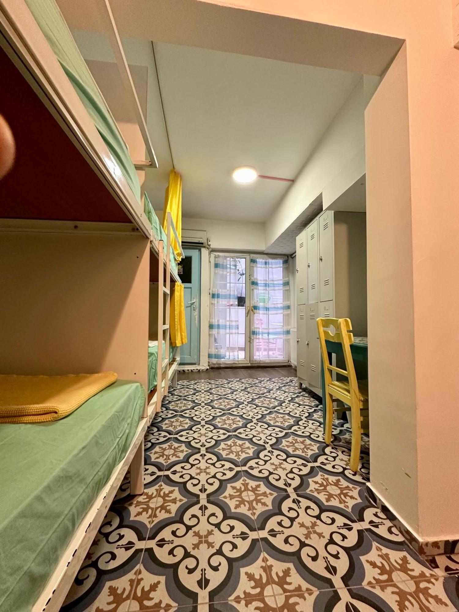 Rodin Hostel *