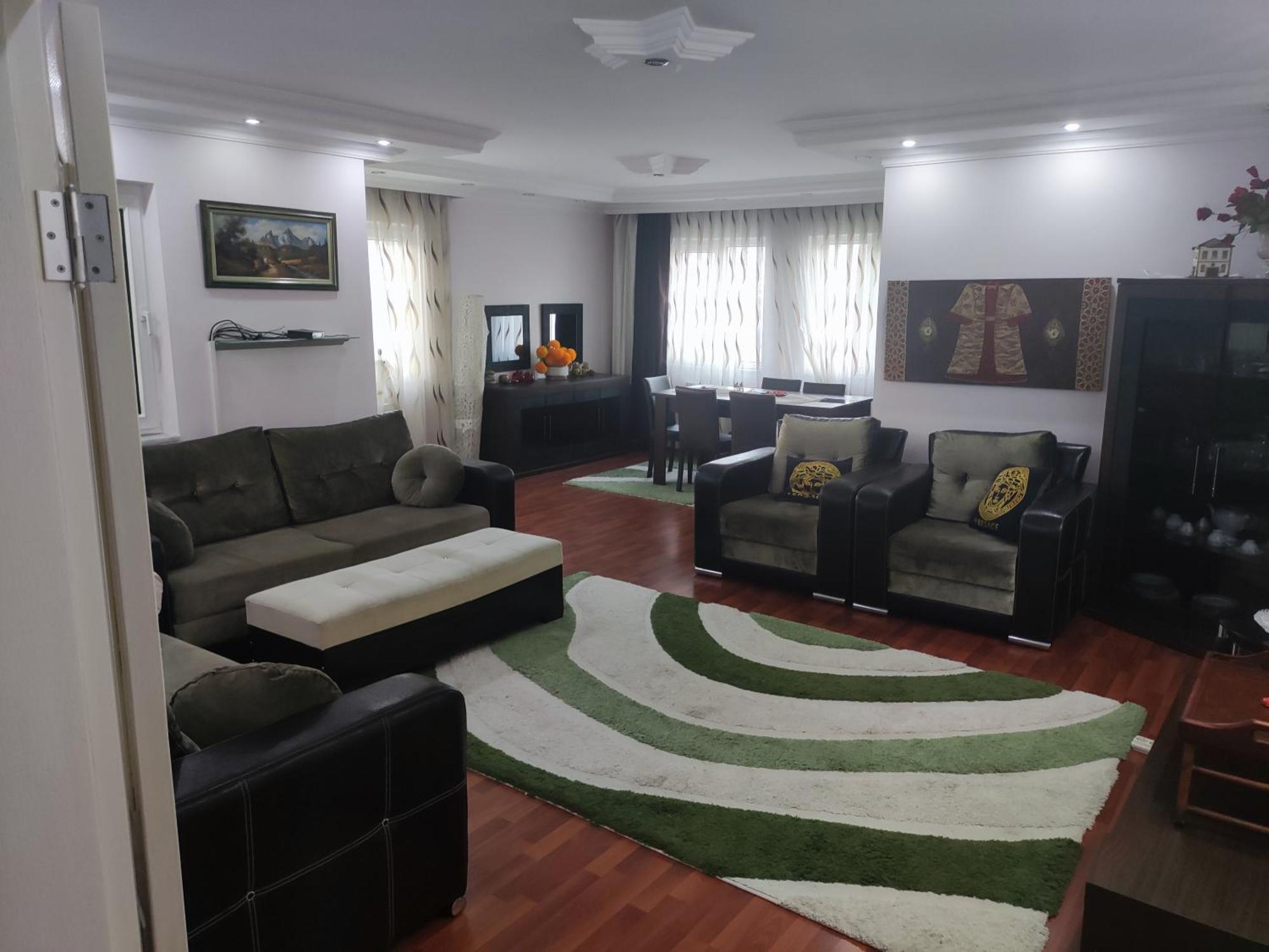 Beylikduezue Boelgesinde Ferah Bir Site Ici Konut Apartamento