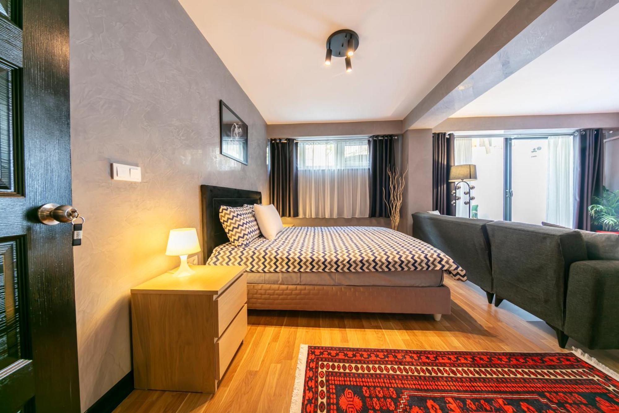 Hexa Aparthotel *